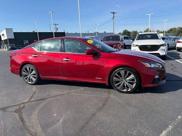 Used 2019 Red Nissan 2.0 Edition ONE image 4