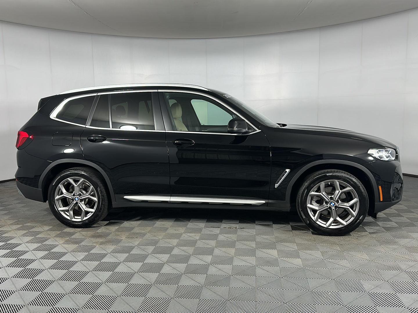 Used 2024 Jet Black BMW xDrive30i image 31
