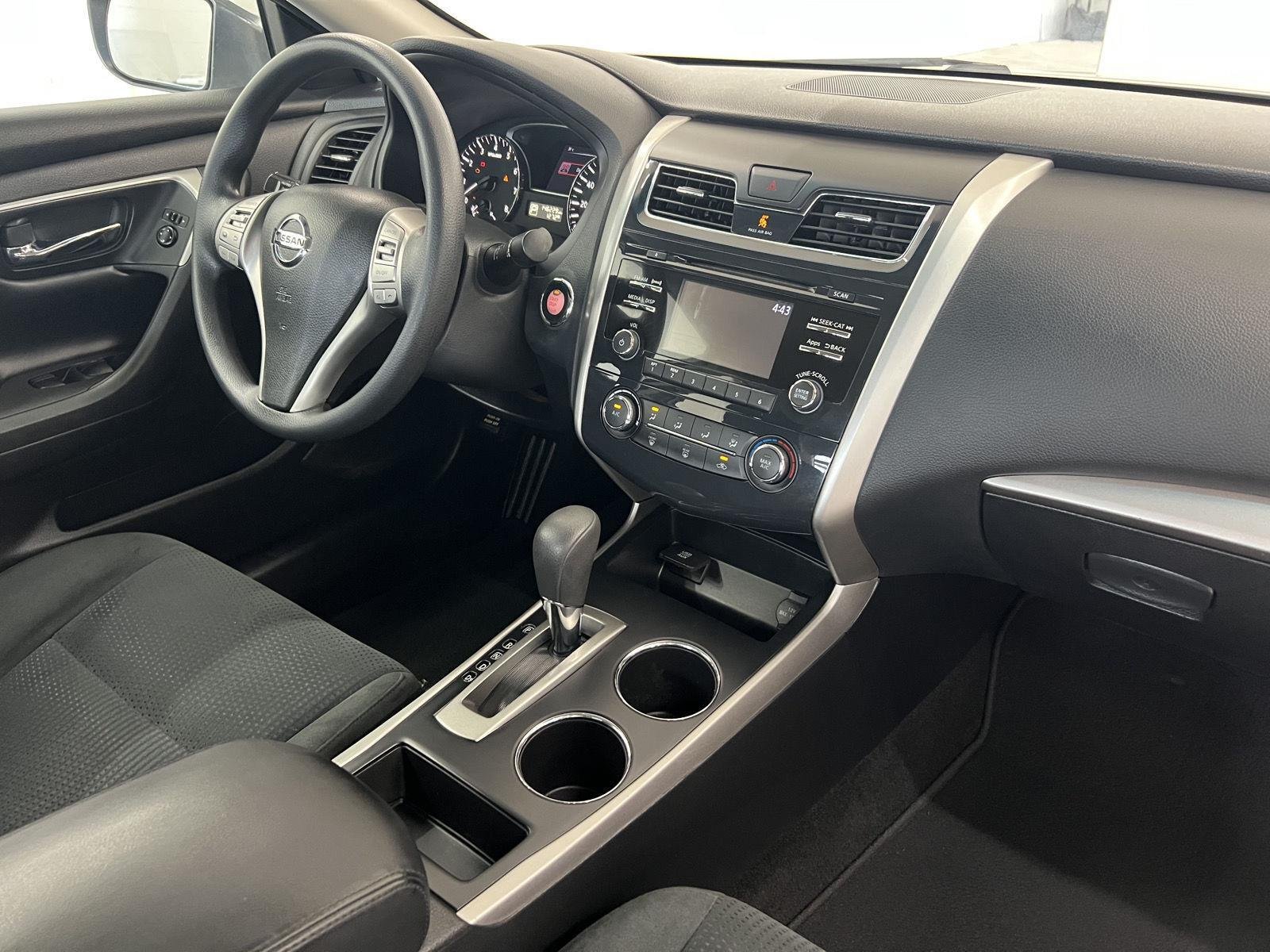 Used 2015 Brilliant Silver Nissan 2.5 S image 28