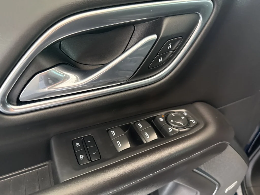 Used 2021 Blue Chevrolet LT image 17