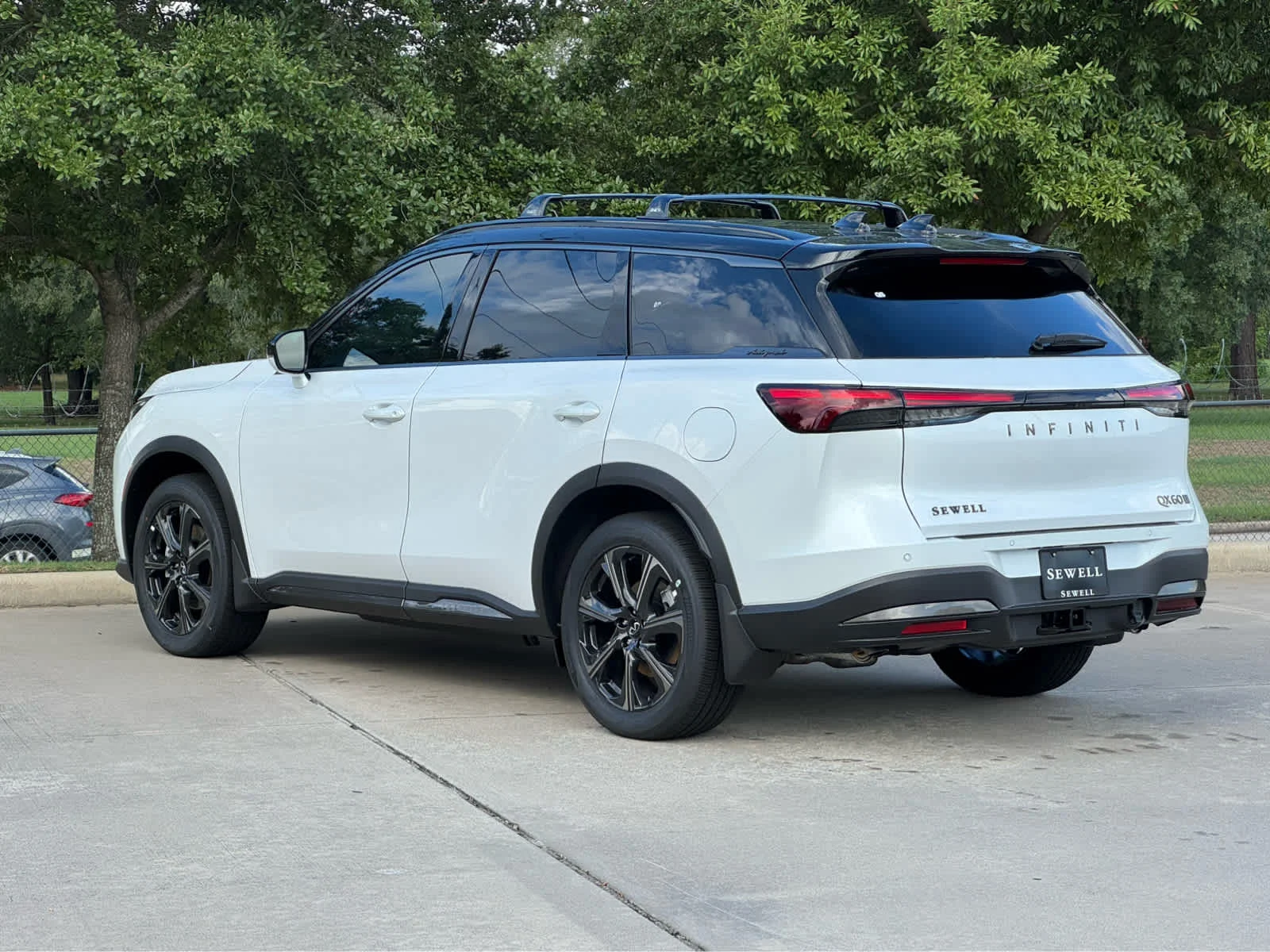 New 2027 2T RAD WHT INFINITI Autograph AWD image 4