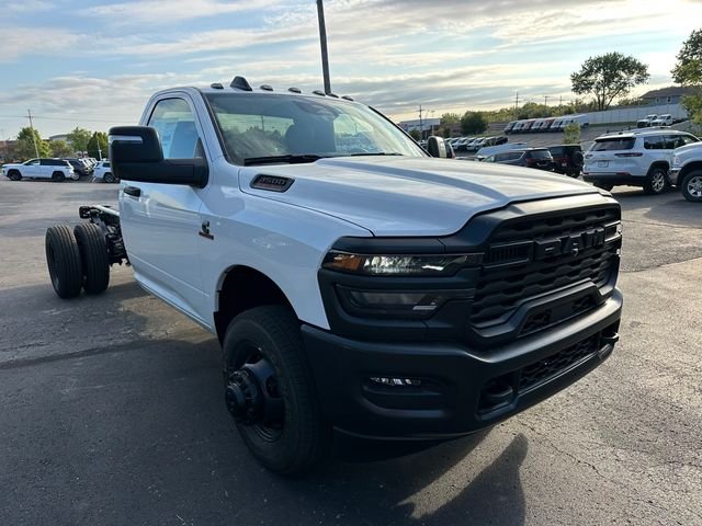 New 2026 Bright White Clear-Coat Exterior Paint RAM Tradesman image 3