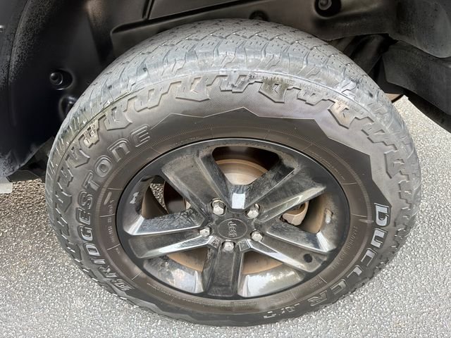 Used 2021 Silver Jeep Unlimited Sport Altitude image 20