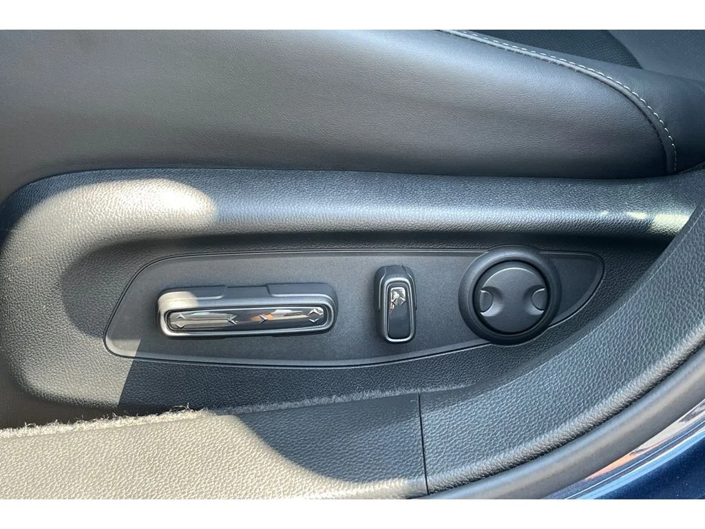 Used 2025 Canyon River Blue Metallic Honda EX-L image 13