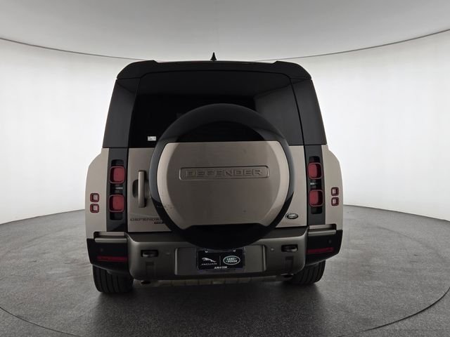 Used 2023 Gold Land Rover X-Dynamic SE image 7