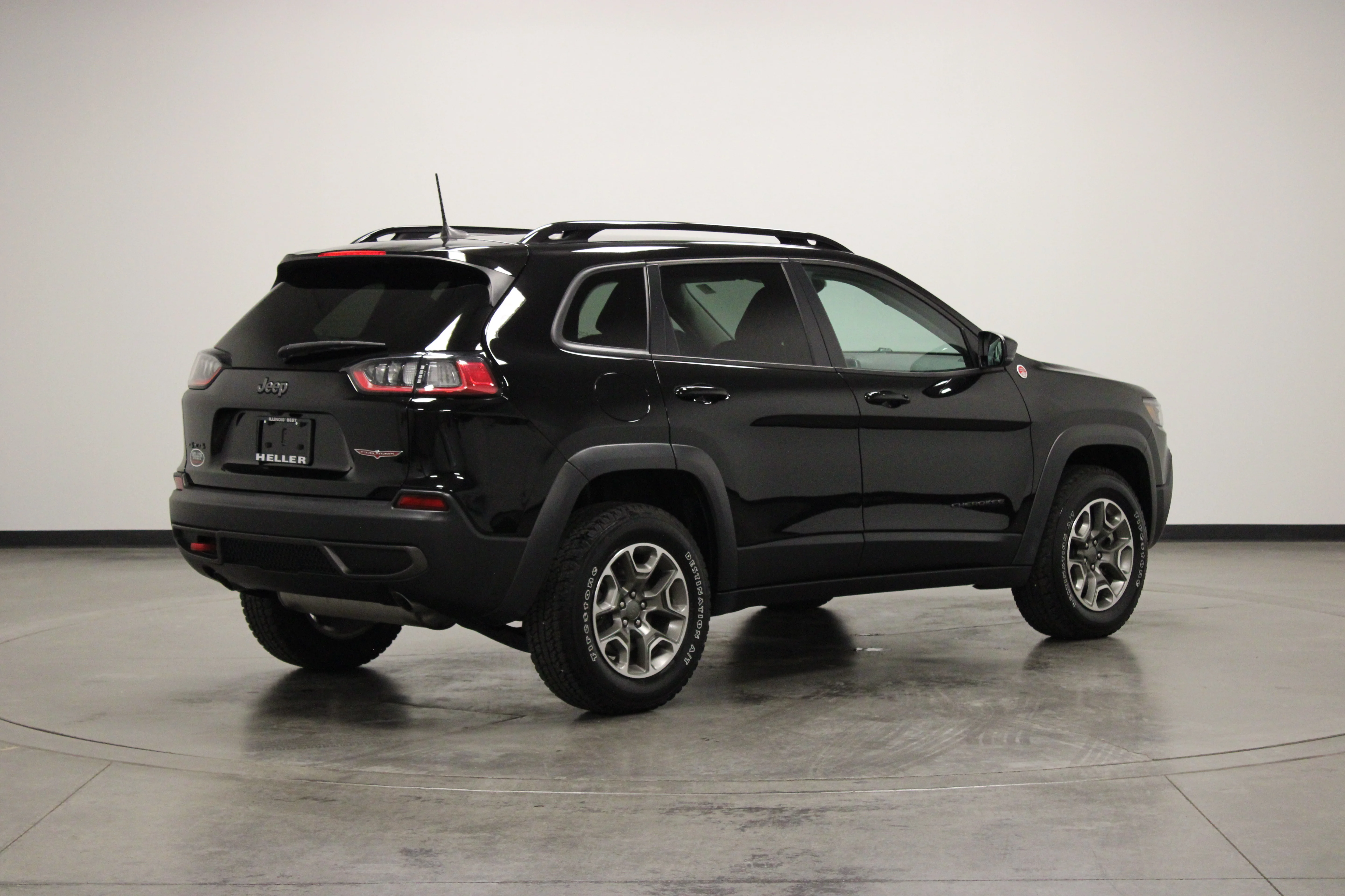 Used 2022 Diamond Black Crystal Pearlcoat Jeep Trailhawk image 8