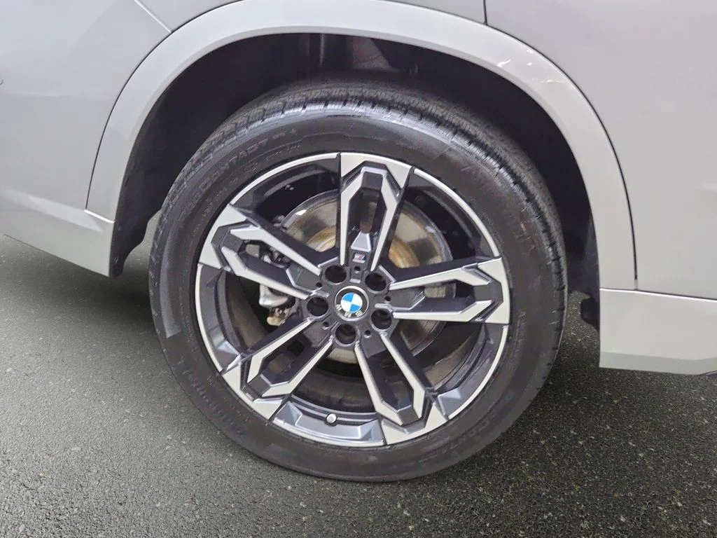 Used 2026 Space Silver Metallic BMW xDrive28i image 34
