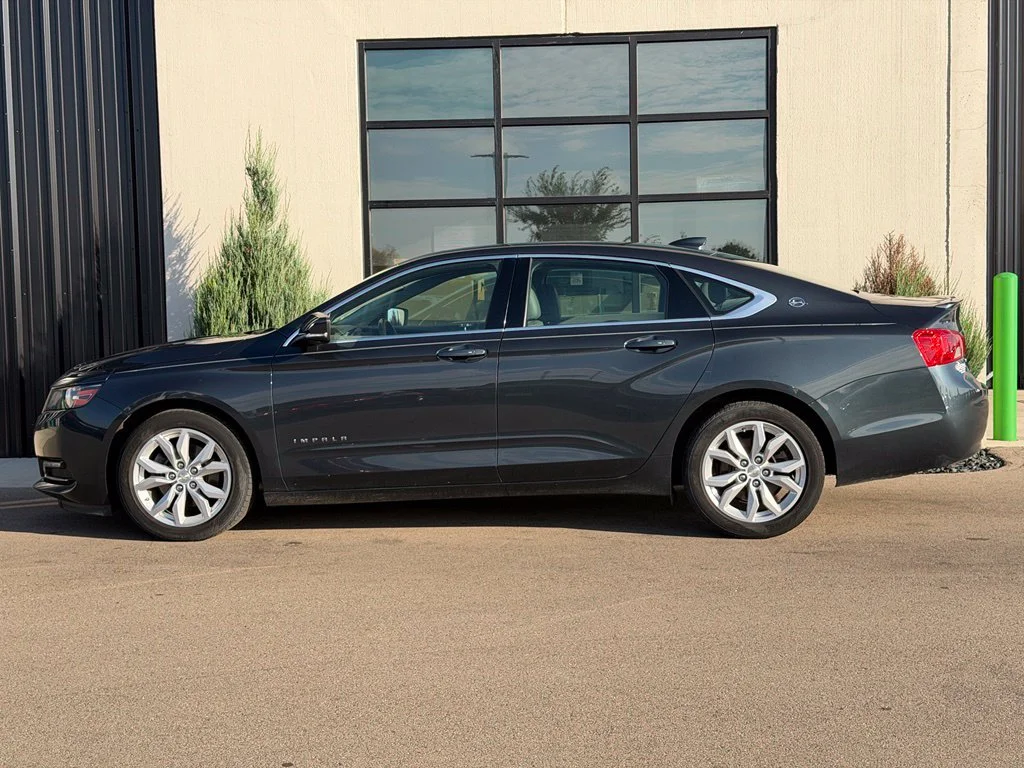 Used 2018 Gray Chevrolet LT image 2
