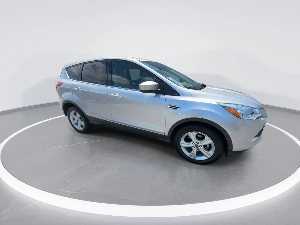 Used 2016 Silver Ford SE image 2