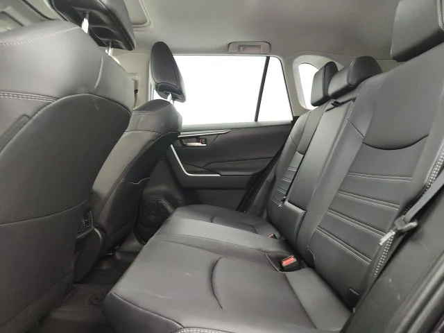 Used 2025  Toyota XLE Premium image 15