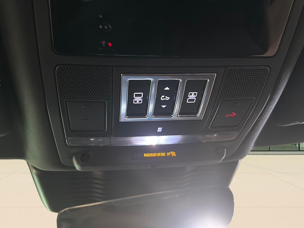 Used 2025 Santorini Black Metallic Land Rover Dynamic SE image 16