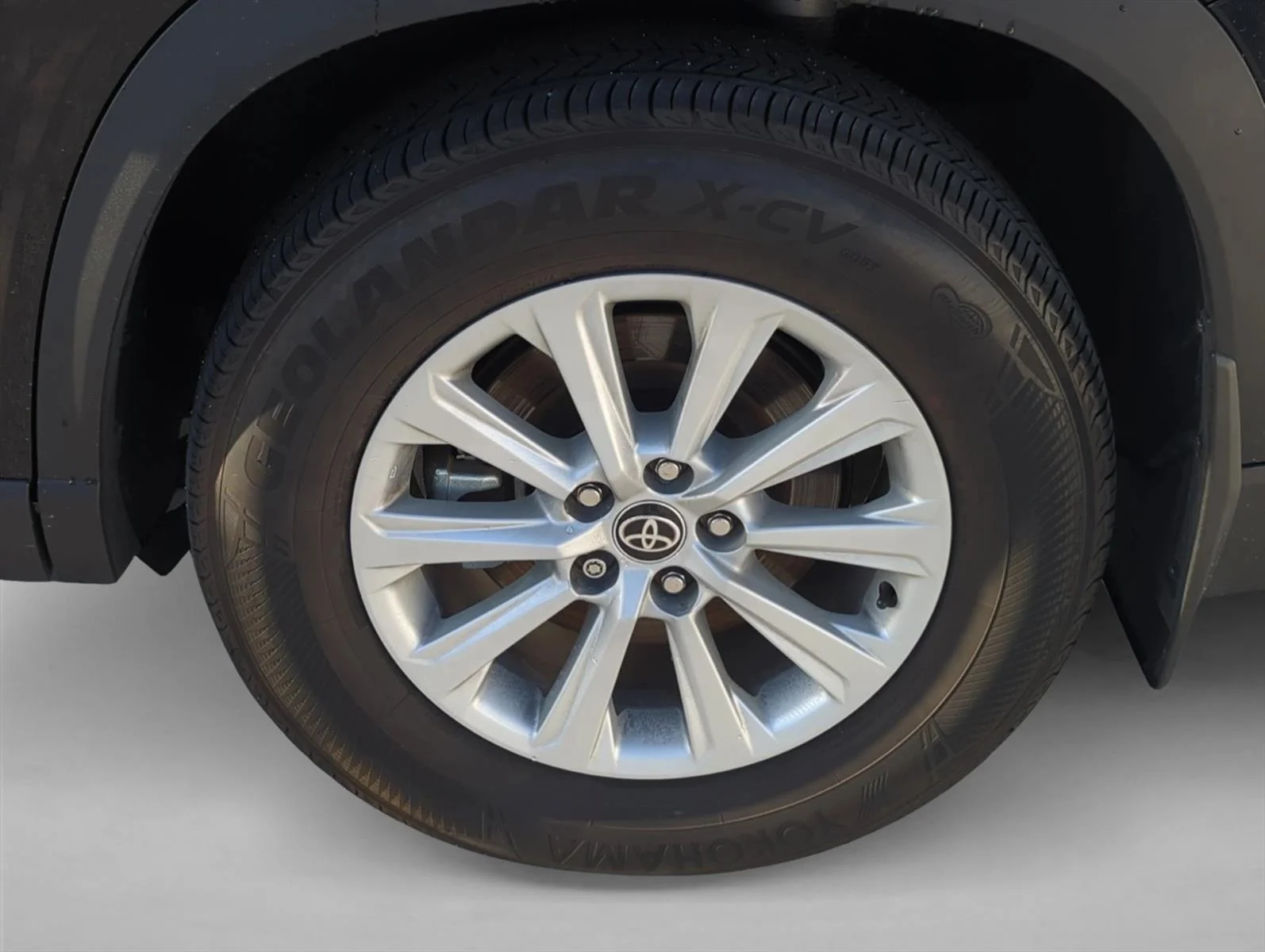 Used 2025 Midnight Black Metallic Toyota XLE image 7