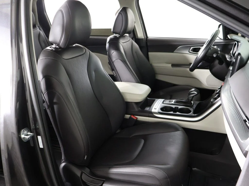 Used 2024 Gray Kia LX Seat Package image 30