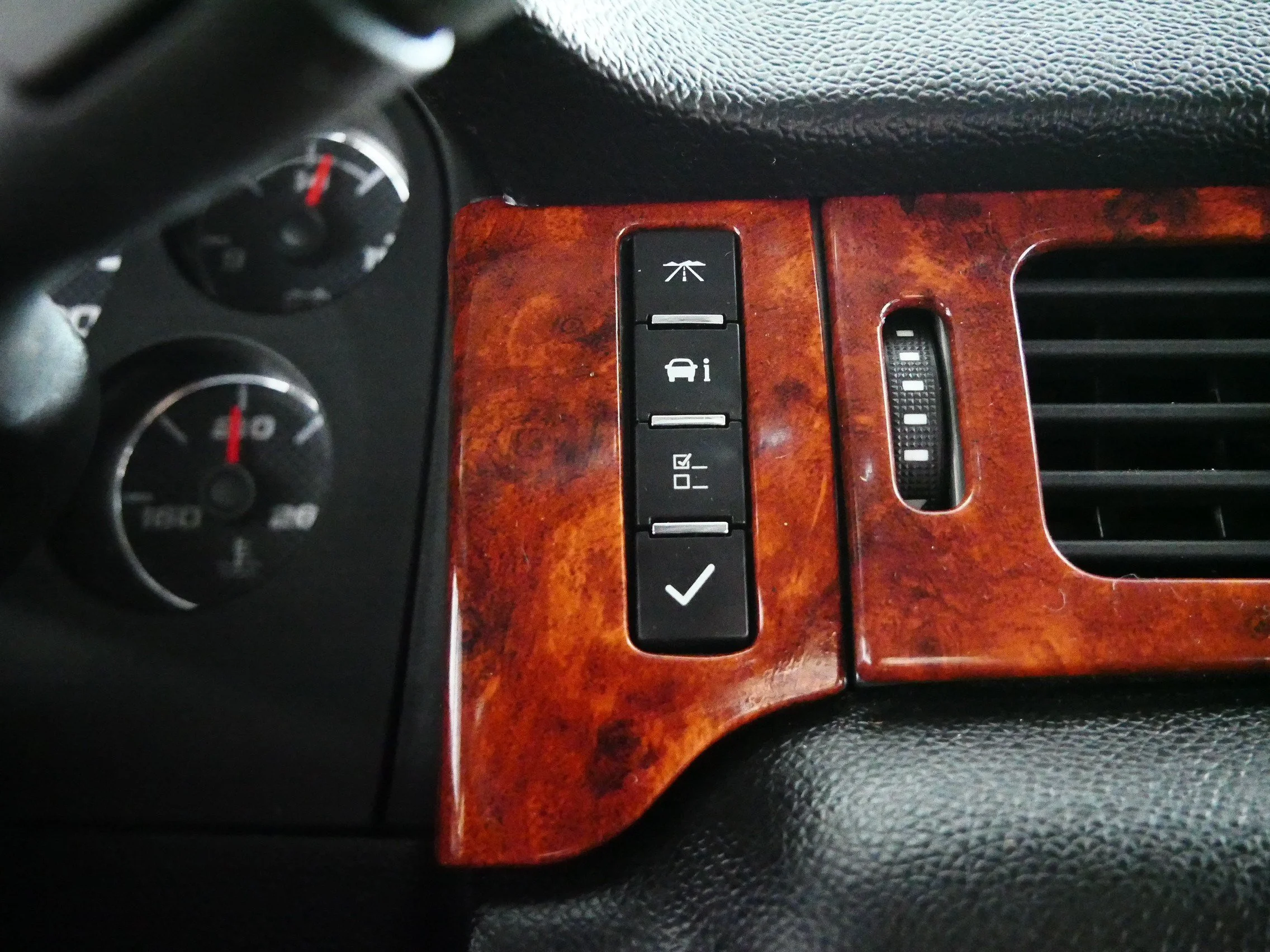 Used 2011 Mocha Steel Metallic Chevrolet LT image 30