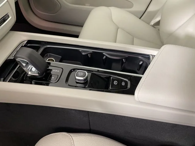 2025 Volvo XC60 Plus - Photo 36