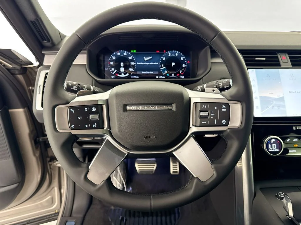 New 2026 Lantau Bronze Land Rover Dynamic SE image 11