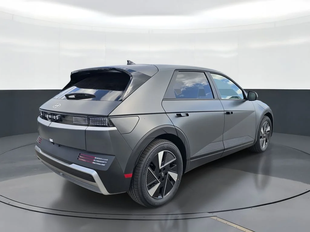 New 2026 Gray Hyundai SEL image 3