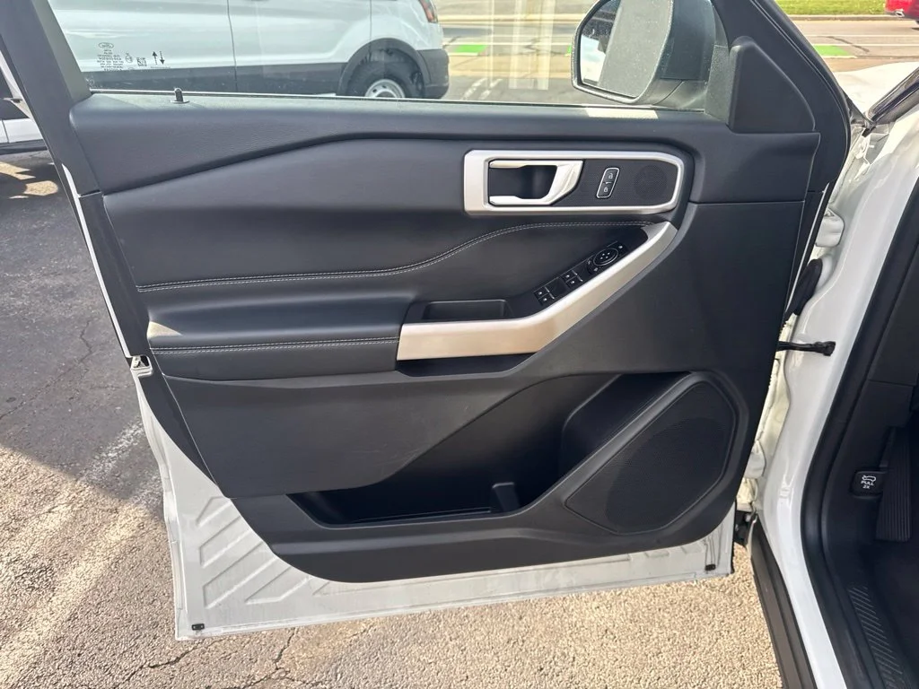 Used 2022 White Metallic Ford XLT image 14