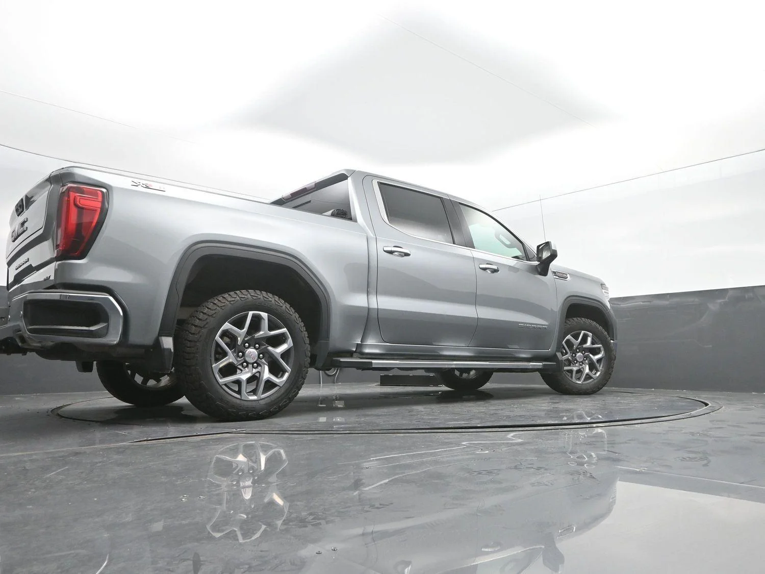 Used 2023 SILVER                    GMC  image 41
