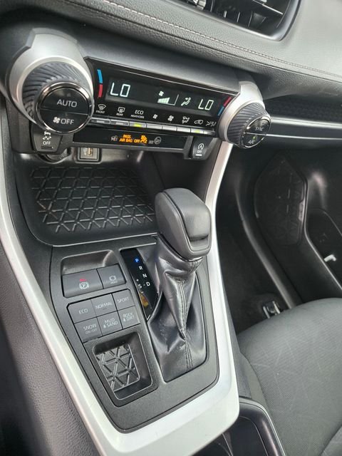 Used 2025  Toyota XLE image 13