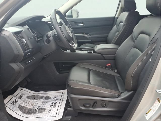Used 2025  Nissan SL image 17