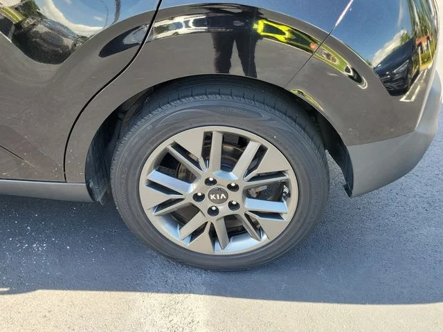 Used 2021 Black Kia S image 7