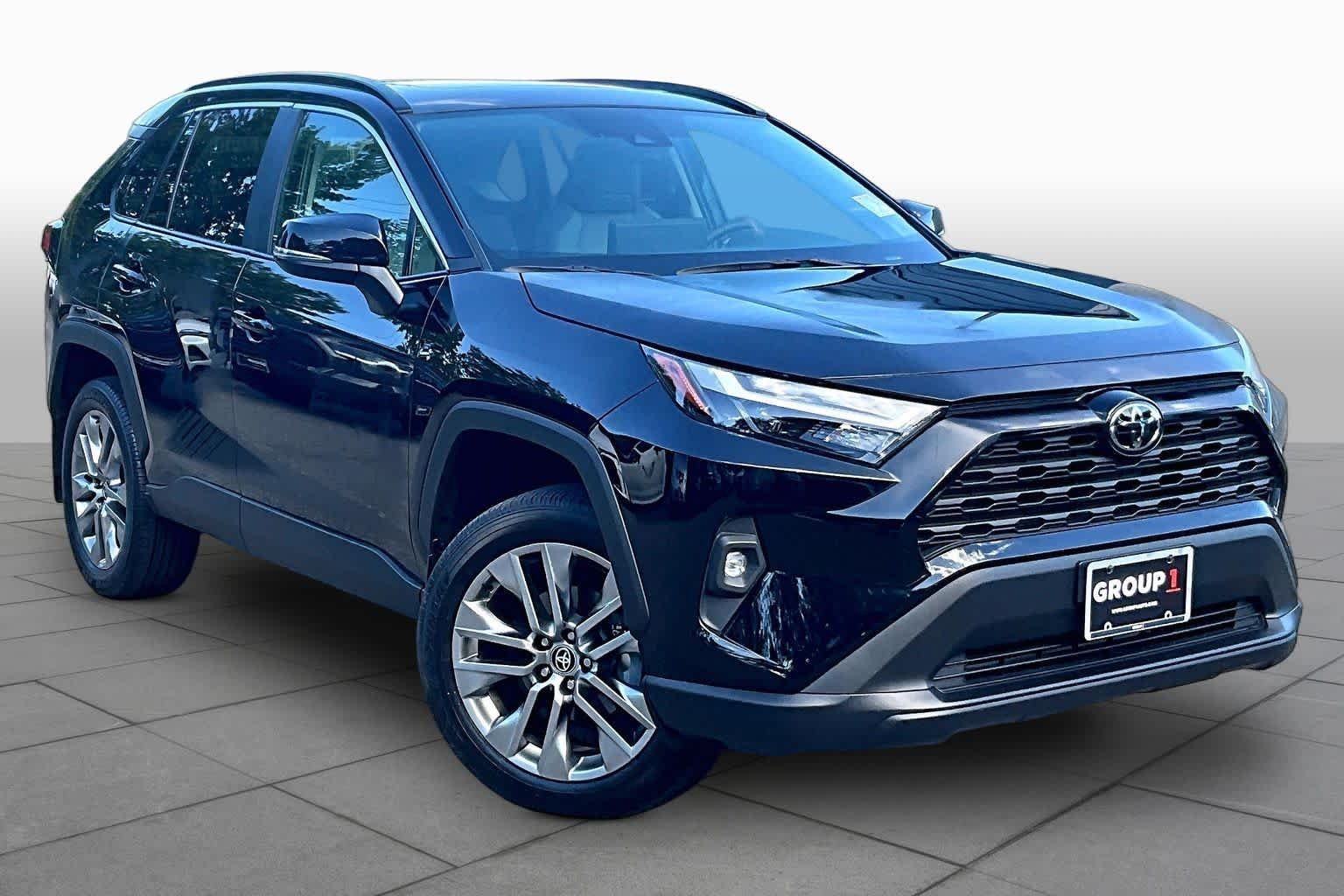 Used 2025 Midnight Black Metallic Toyota XLE Premium image 3