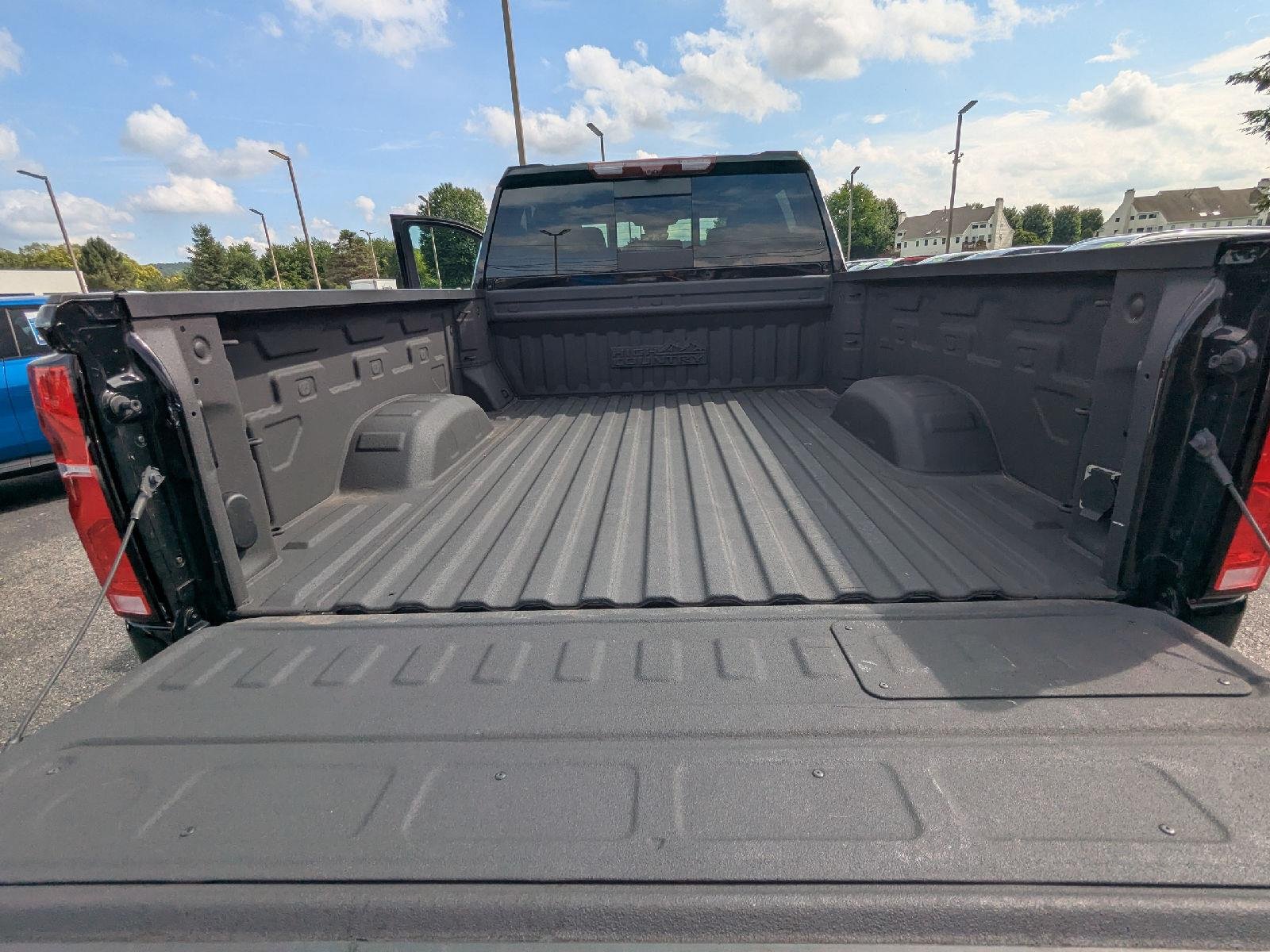 Used 2024 Black Chevrolet High Country image 34