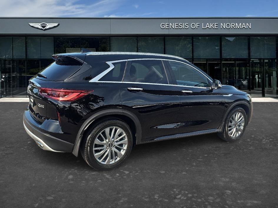 Used 2024 Black Obsidian INFINITI LUXE image 5
