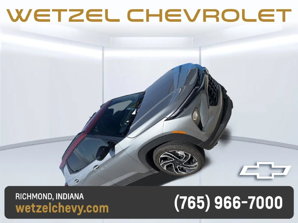 Used 2025 Gray Chevrolet RS image 2
