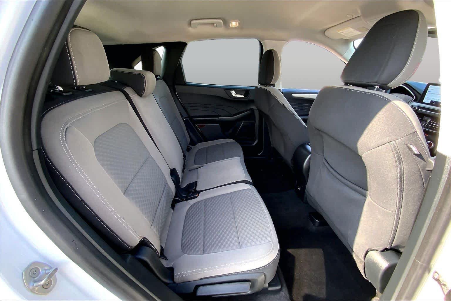 Certified Used 2021 Oxford White Ford SE image 18