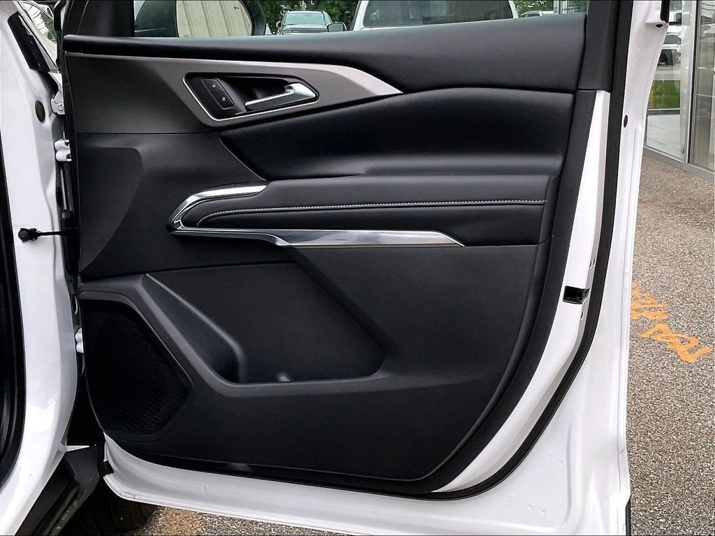 Used 2026 White Chevrolet LT image 12
