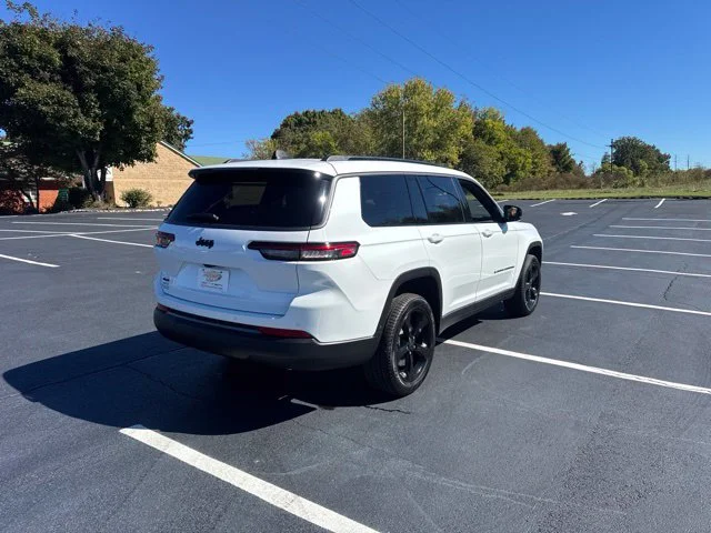 New 2027 Bright White Clear-Coat Paint Jeep Limited image 7