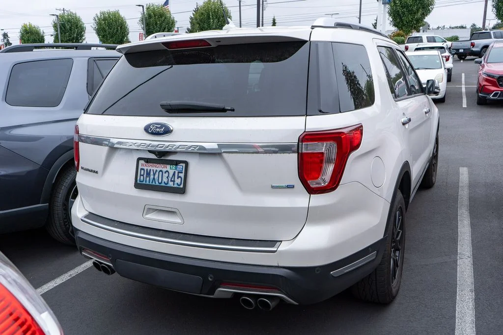 Used 2018 White Platinum Clearcoat Metallic Ford Platinum image 4