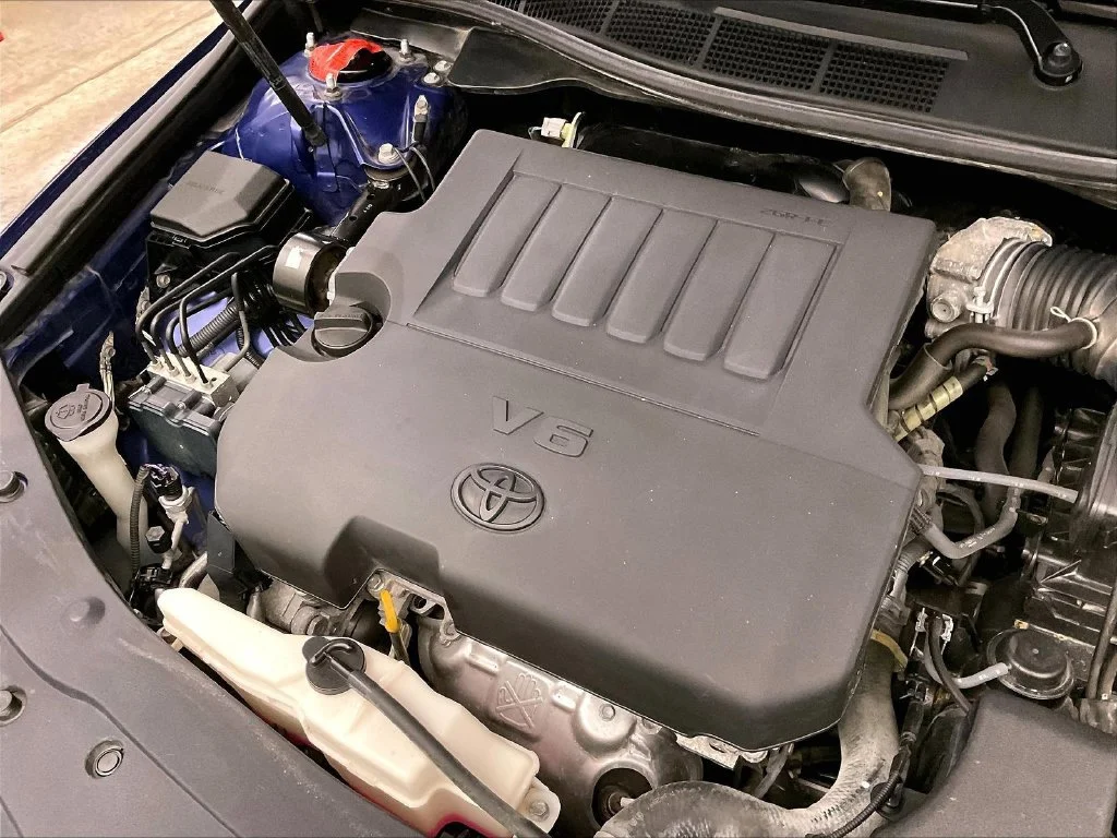 Used 2016 Blue Toyota XSE V6 image 38