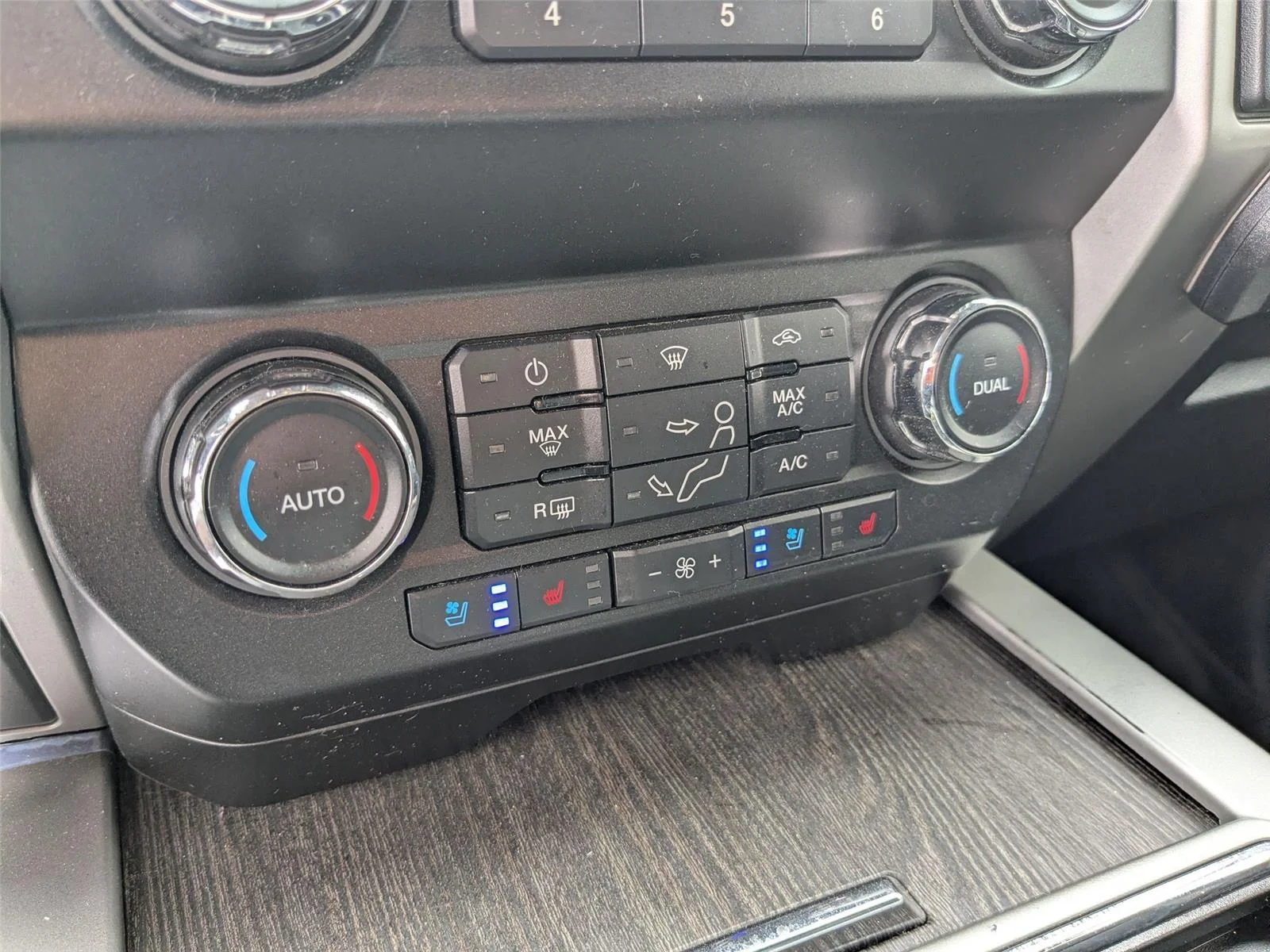 Used 2021 Carbonized Gray Metallic Ford LARIAT image 22