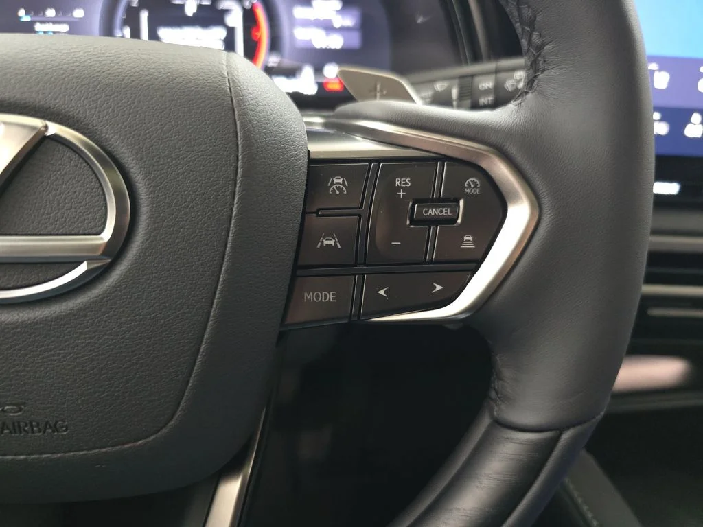 New 2026 Eminent White Pearl Lexus PREMIUM image 18