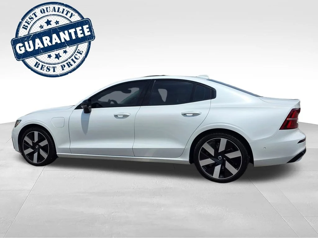 Used 2024 White Volvo T8 Ultimate Dark Theme image 4