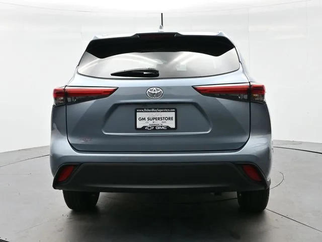 Used 2022 Moon Dust Toyota XLE image 6