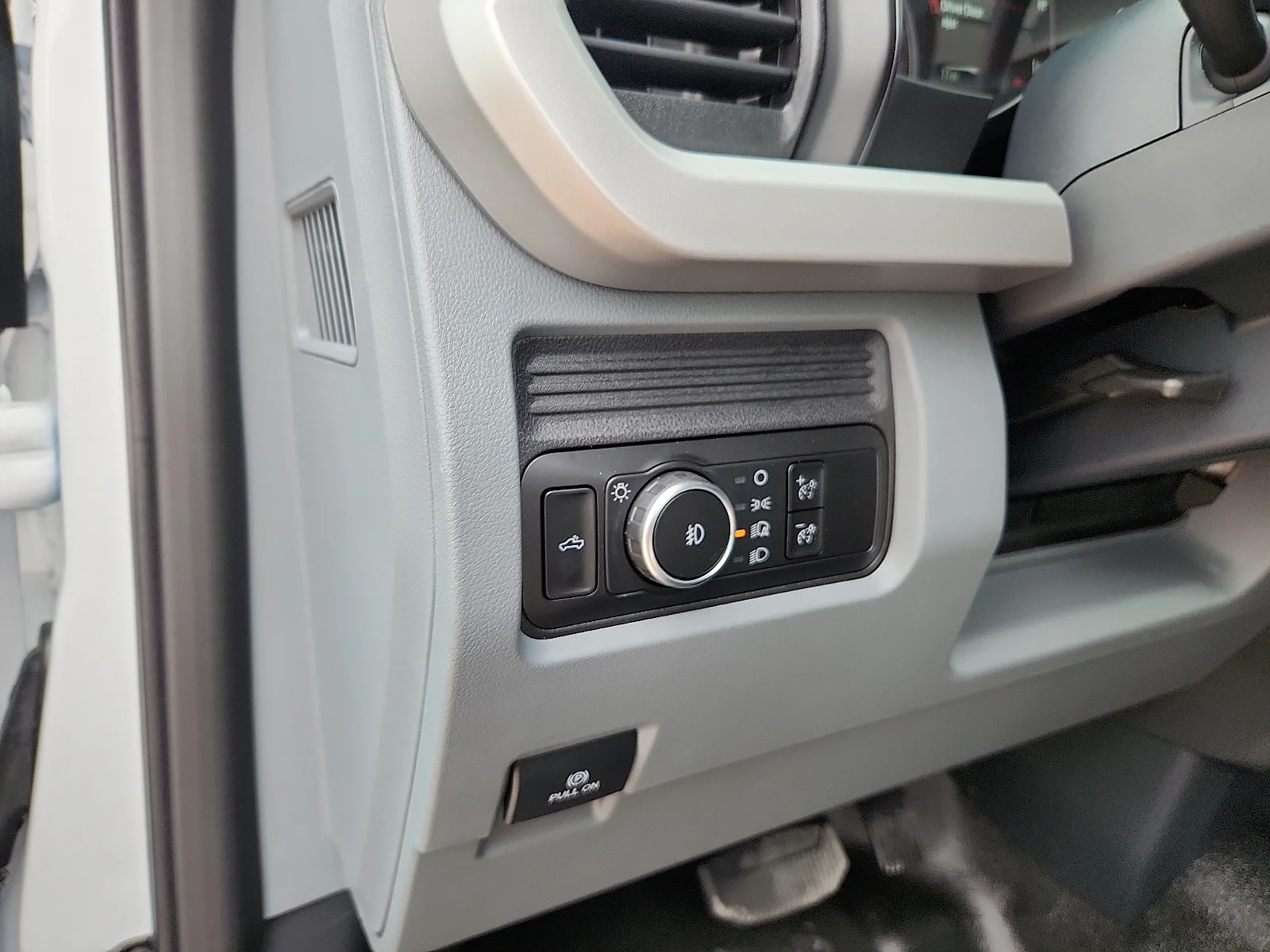 New 2026 Oxford White Ford XL image 16