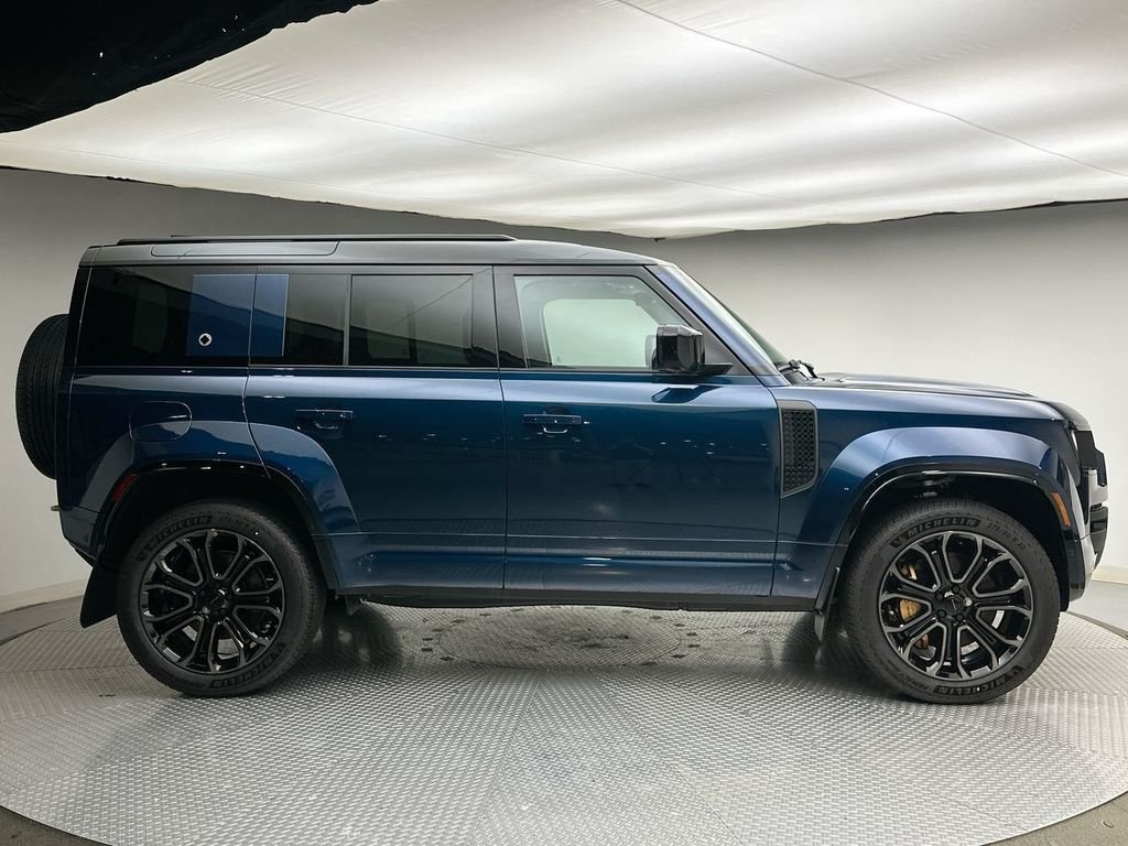 New 2026 Sargasso Blue Land Rover OCTA image 12