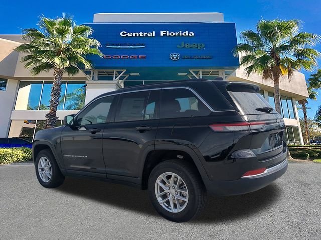New 2026 Diamond Black Crystal Pearl-Coat Exterior Paint Jeep Laredo image 7
