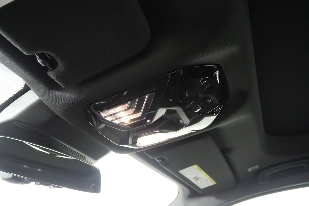 2025 BMW i7 50 - Photo 21