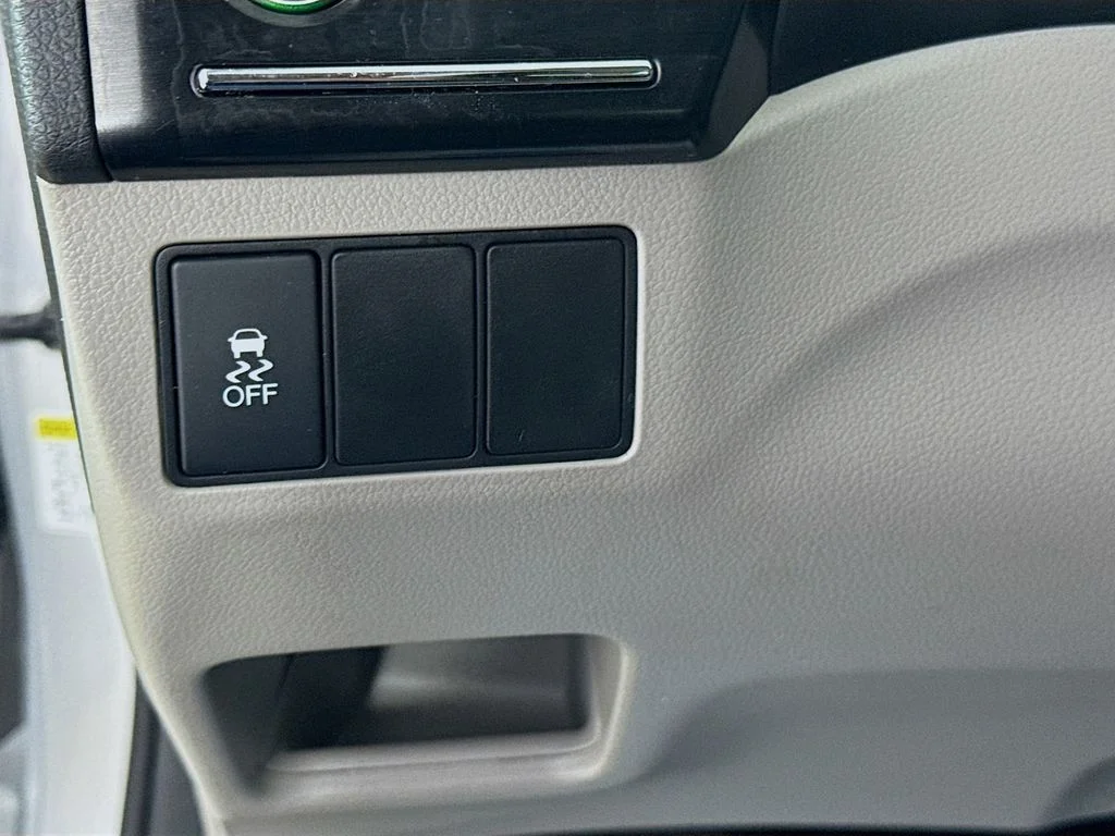 Used 2013 Silver Honda LX image 11