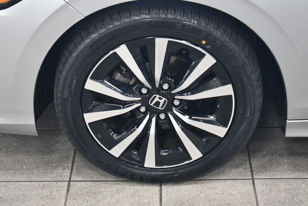 Certified Used 2023 Lunar Silver Metallic Honda EX image 14