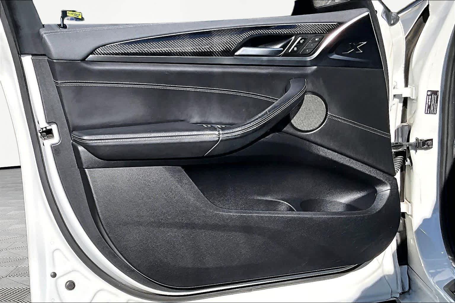 Used 2021 Alpine White BMW  image 21