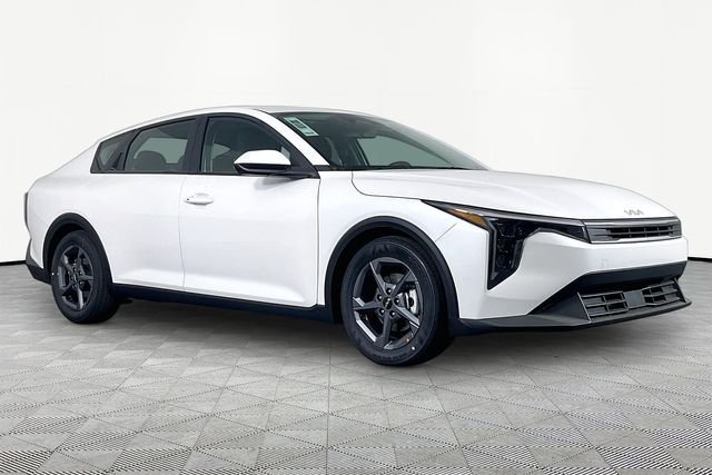 New 2026 Snow White Pearl Kia LXS image 3