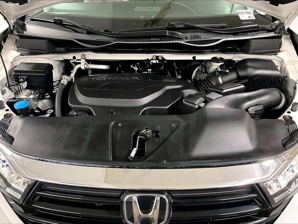Used 2021 White Honda EX-L image 31