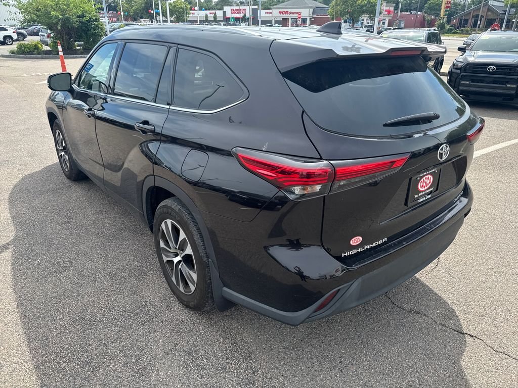 Used 2022 Brown Toyota XLE image 5