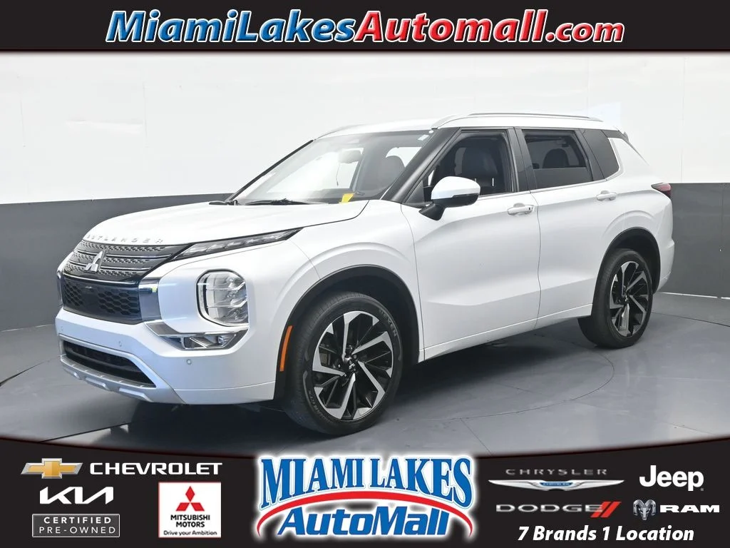 2024 Mitsubishi Outlander SEL 2WD's photo
